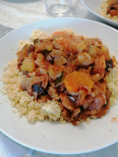 Una foto de 346. Cous Cous en salsa de verduras con tomate / Olla Gm H deluxe