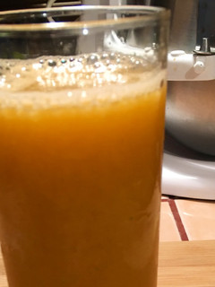 Una foto de Bebida de zanahoria pepino y limón