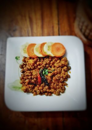 হাতে মাখা মশলায় ছোলা ভুনা। রেসিপির প্রধান ছবি