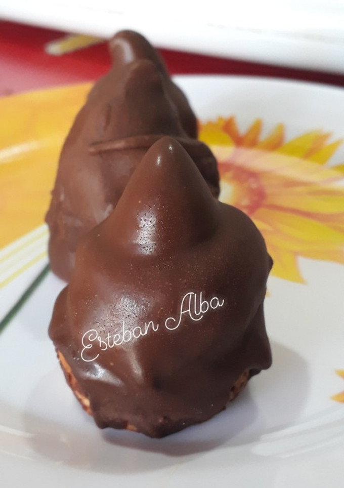Una foto de Conitos con dulce de leche bañado con chocolate