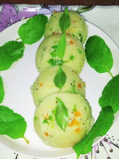 वेजिटेबल इडली (Vegetable idli recipe in Hindi) रेसिपी मुख्य फोटो