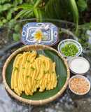 Khoai mì hấp, cán sợi, nước cốt dừa