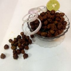 A picture of Kala chana (Black Gram).
