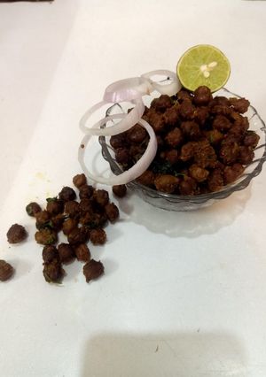 A picture of Kala chana (Black Gram).