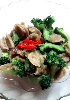 Foto resep Tumis brokoli bakso
