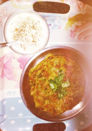 A picture of Moong dal cheela with dahi.