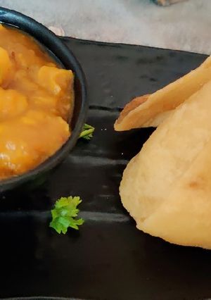 A picture of Chole puri.