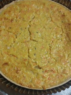 Una foto de Tarta vegetariana de cebolla y zanahoria, fácil y económica
