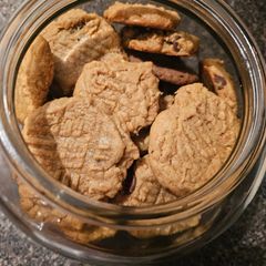 Flourless easy peanut butter chip cookies A picture of Flourless easy peanut butter chip cookies.