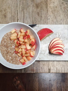 A picture of Apple pie oatmeal.