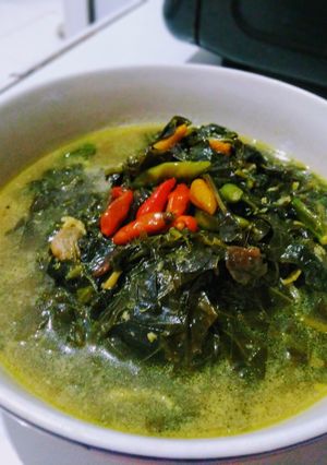 Foto resep Sayur Daun Singkong Santan Kuning 🌿