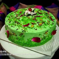 A picture of Paan flavored Cake.