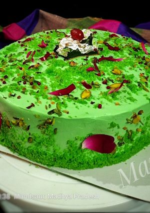 A picture of Paan flavored Cake.