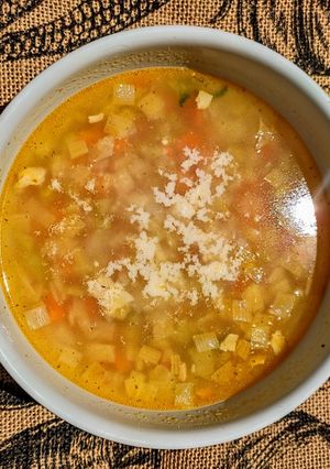 Una foto de Sopa Cultivateur deli 🍲🧅🥔🥬🥕🧀🥓