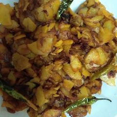 A picture of Fried potatoes with onion#5orlessingredientschallenge.