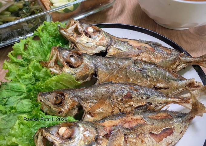 Ikan Kembung Goreng Kunyit