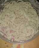 Espagueti blanco con manzana