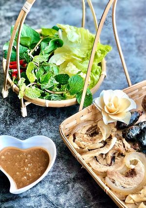 Hình của món Bò luộc sả cuốn bánh tráng.