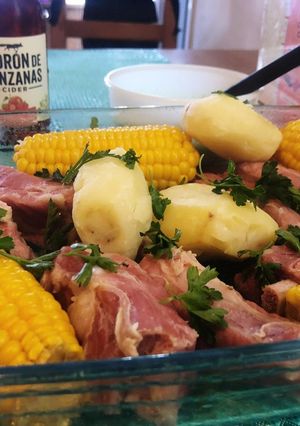 Una foto de Costillas con papas