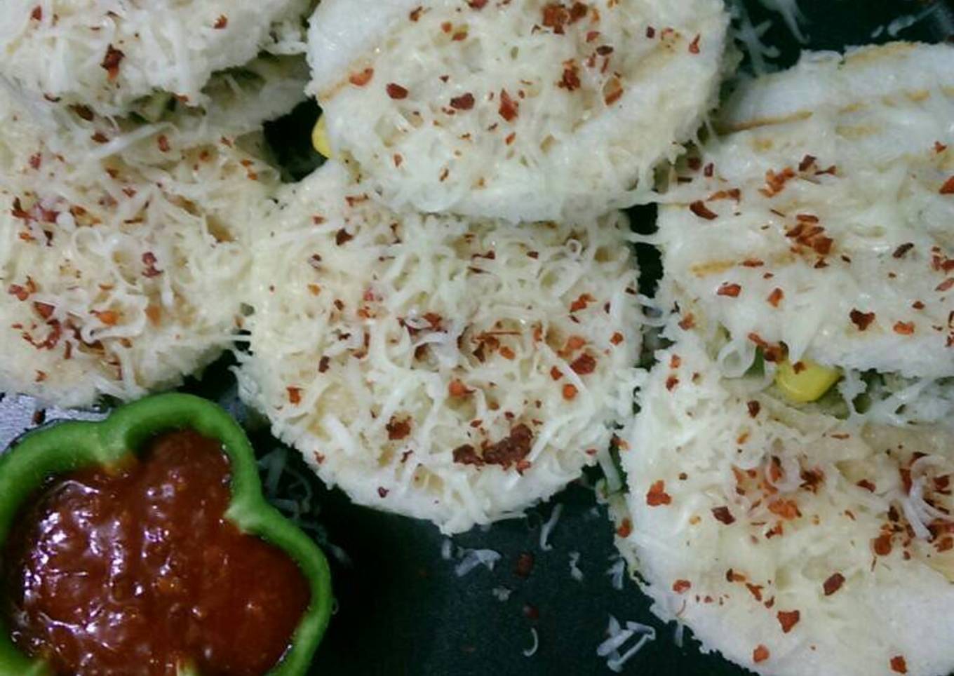 Grilled Dhokla Pizza