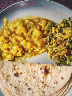 आलू बींस (ALOO BEANS RECIPE IN HINDI) रेसिपी मुख्य फोटो