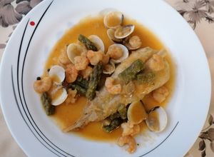 Foto principal de Colas de rape en salsa del mar