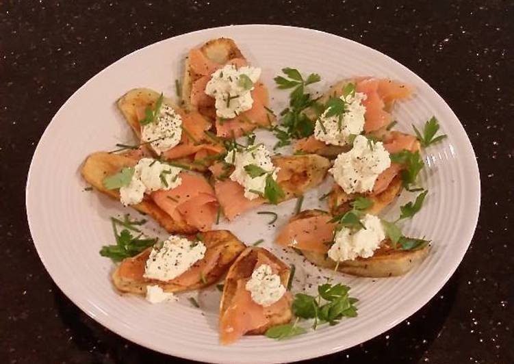 Steps to Make Quick Smoked Salmon Potato Cheese Crisps