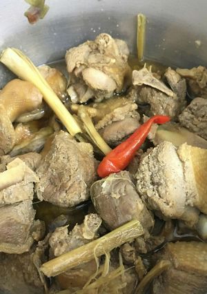 Hình của món Vịt Kho Gừng Sả.