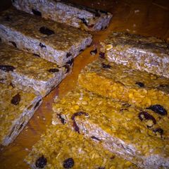 A picture of Golden Syrup Flapjack with Raisins.