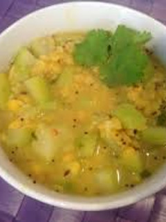சுரைக்காய் கூட்டு (Suraikkai kootu recipe in tamil) செய்முறை முக்கிய புகைப்படம்
