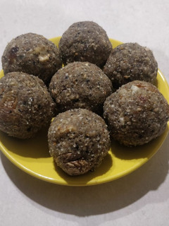 લાડુ(Ladoo Recipe in Gujarati) રેસીપી મુખ્ય ફોટો