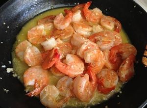 Una foto de Camarones a la mantequilla 