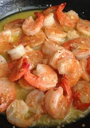 Una foto de Camarones a la mantequilla 