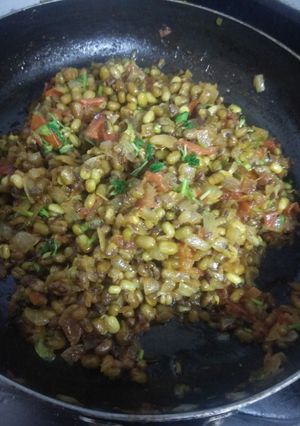 A picture of Sprouted Moong Masala.