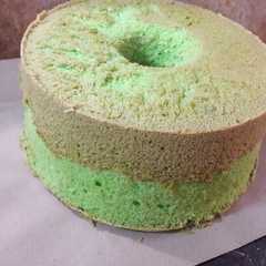 A picture of CHIFFON PANDAN CAKE (by.NCC).