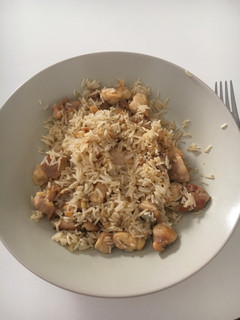 Una foto de Arroz basmati con pollo