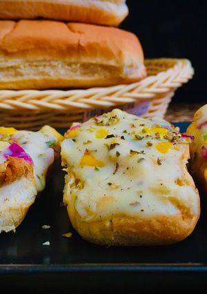 চীজ কর্ন টোষ্ই(cheese corn toast recipe in Bengali) রেসিপির প্রধান ছবি