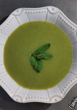 Une photo de 🥔 Soupe courgettes et pommes de terre !! 🥔