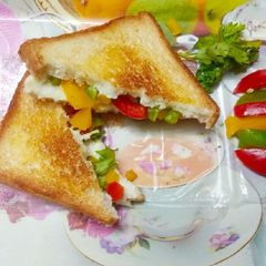 A picture of Catchy capsi sandwich.