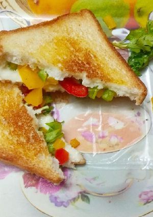 A picture of Catchy capsi sandwich.