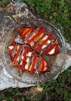 Una foto de Berenjenas con anchoas y piquillos