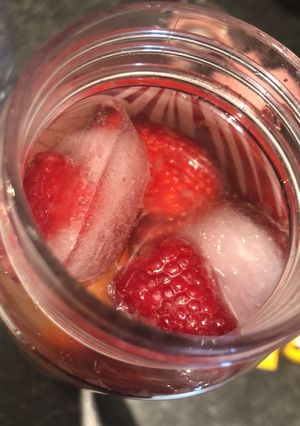 Une photo de Eau Detox fraise