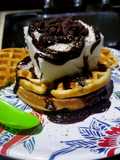 WAFFLES DULCES CON HELADO DE COCO CON CHOCOLATE