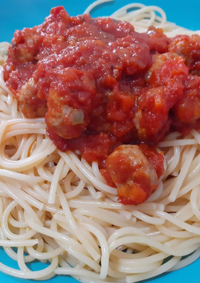 Una foto de Espaguetis con minialbondigas
