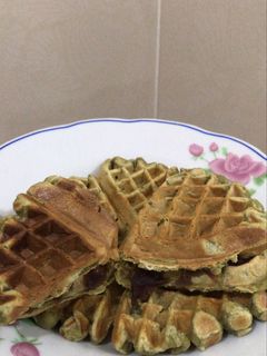 A picture of Matcha red bean waffle.