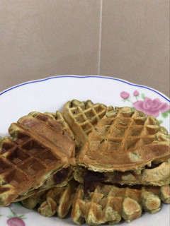 A picture of Matcha red bean waffle.