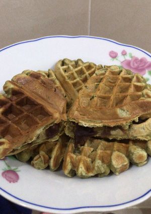 A picture of Matcha red bean waffle.