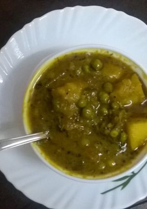 A picture of Aloo Matar.