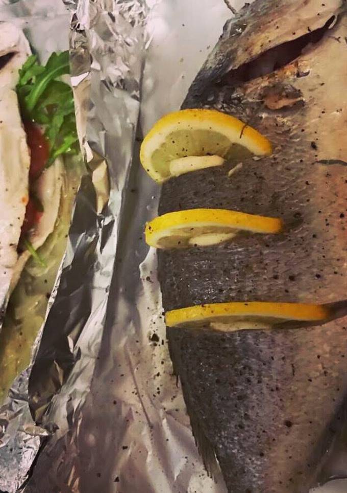 Дорадо с рукколой и черри