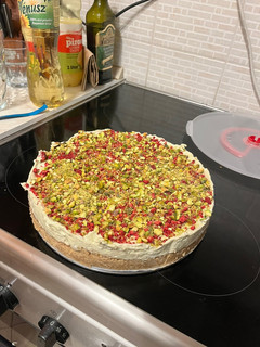 Pisztáciás-málnás sajttorta recept fotója